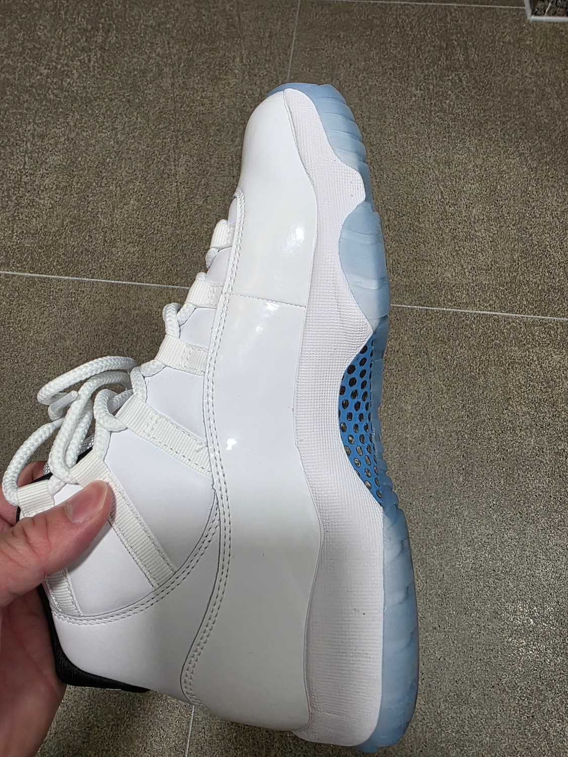 조던 11 레트로 레전드 블루 2024 상품이미지6