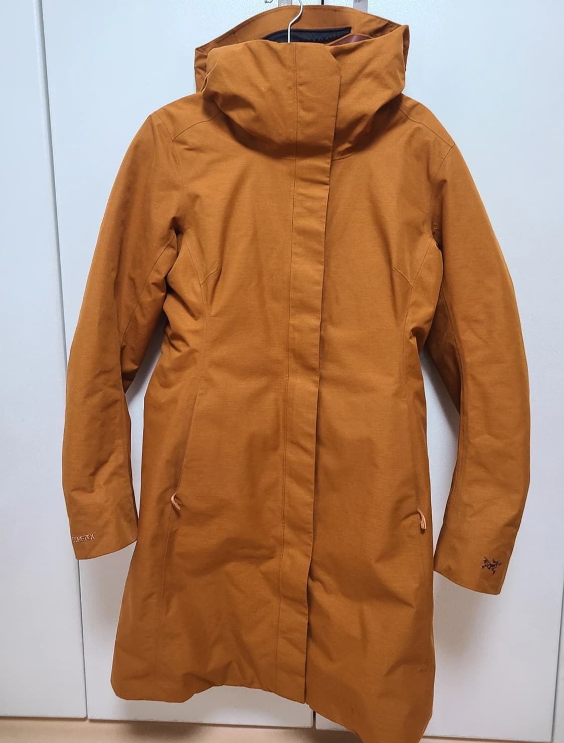 아크테릭스 여성 롱패딩 고어텍스 S사이즈 황토색 상품이미지1