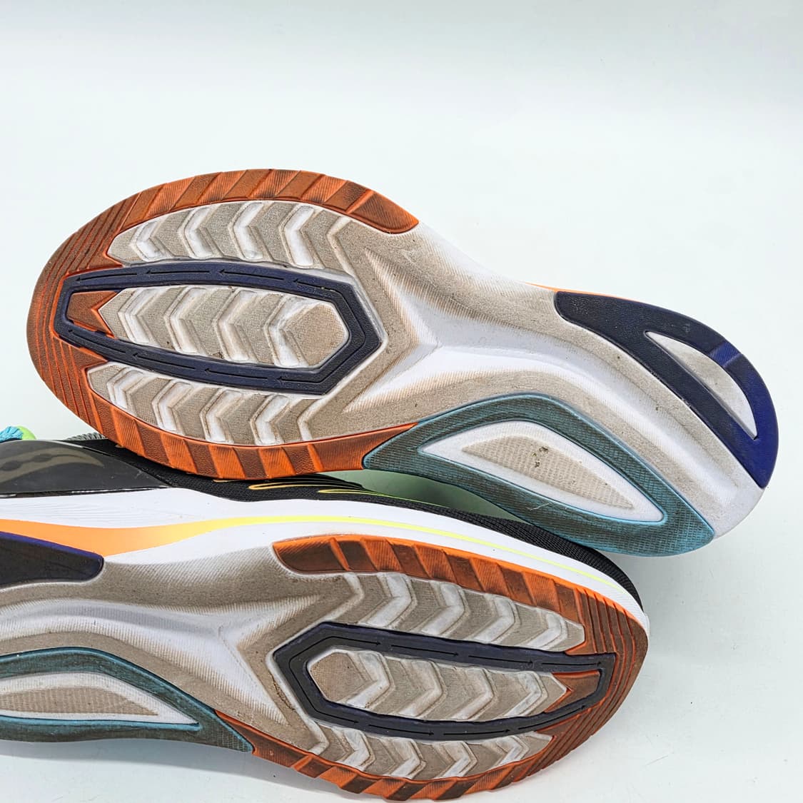 써코니 엔돌핀 시프트 퓨처 블랙 (265) 상품이미지3