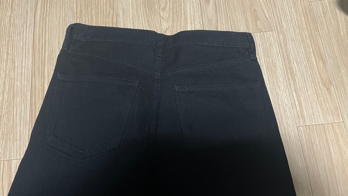 새제품) 29 유니클로U 슬림핏 데님팬츠 블랙 상품이미지4