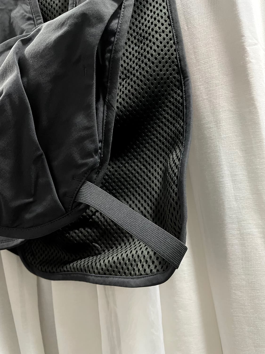 유니클로U/ 유틸리티 베스트 다크그레이/ S 상품이미지9