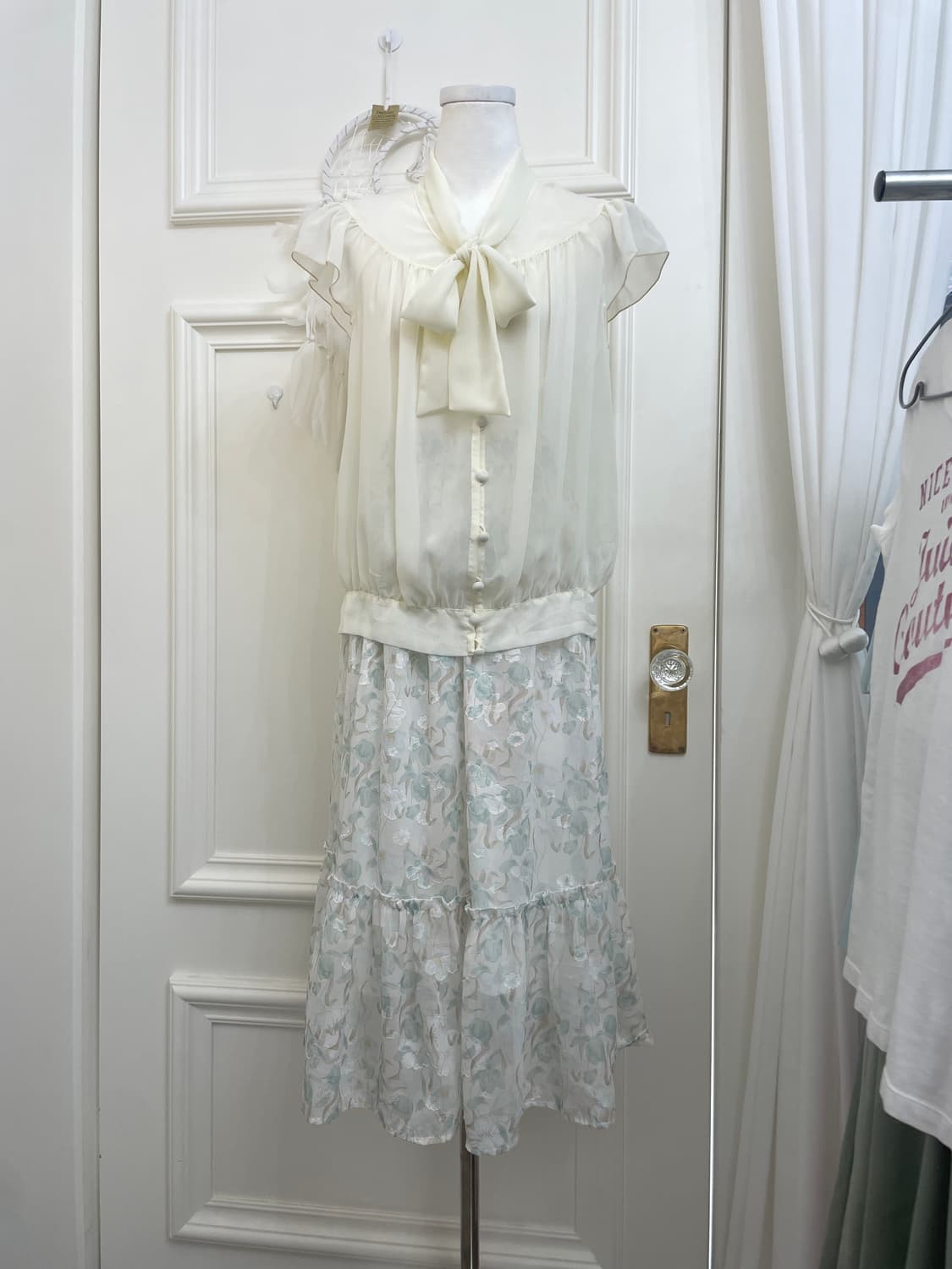 ivory shirring bow lovely blouse(size-M) 상품이미지2
