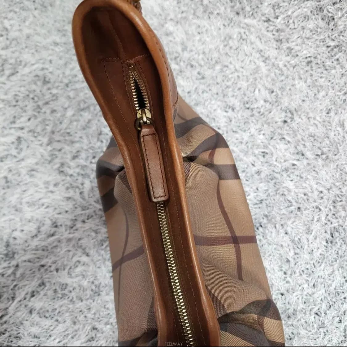 버버리 호보백 숄더백 상품이미지4