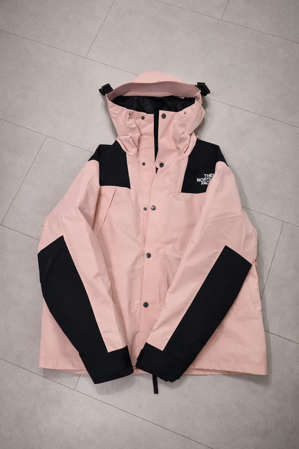 노스페이스 고어텍스 상위라인 마운틴 쉘(여성 66착용) 상품이미지1