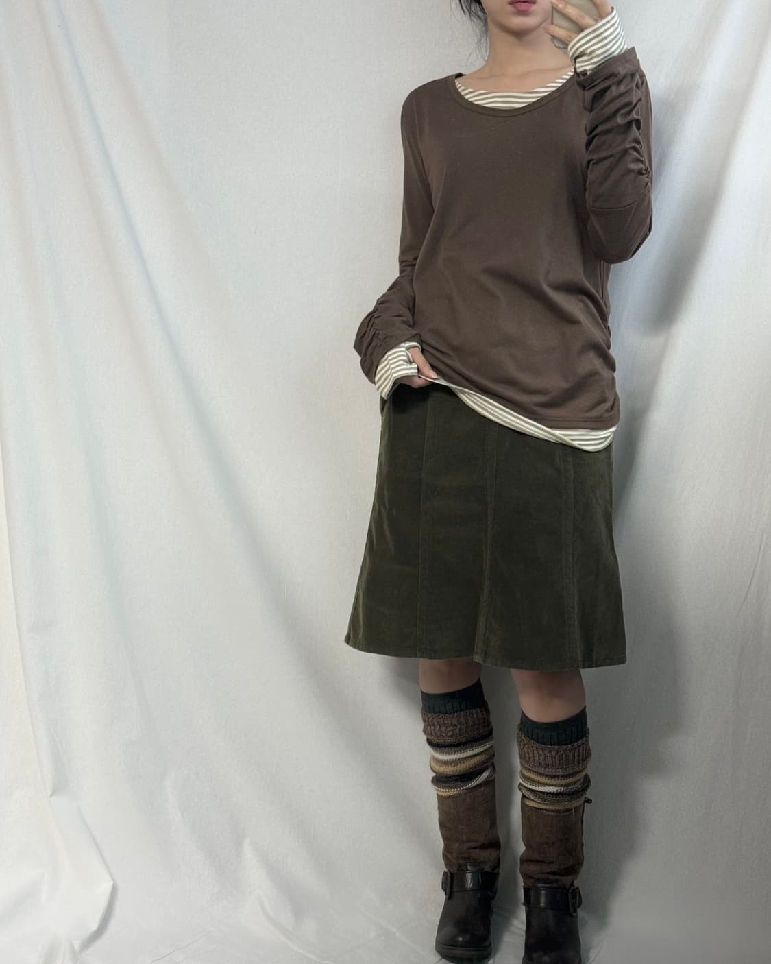 핸드 워머 셔링 디테일 레이어드 롱 슬리브 티 상품이미지2