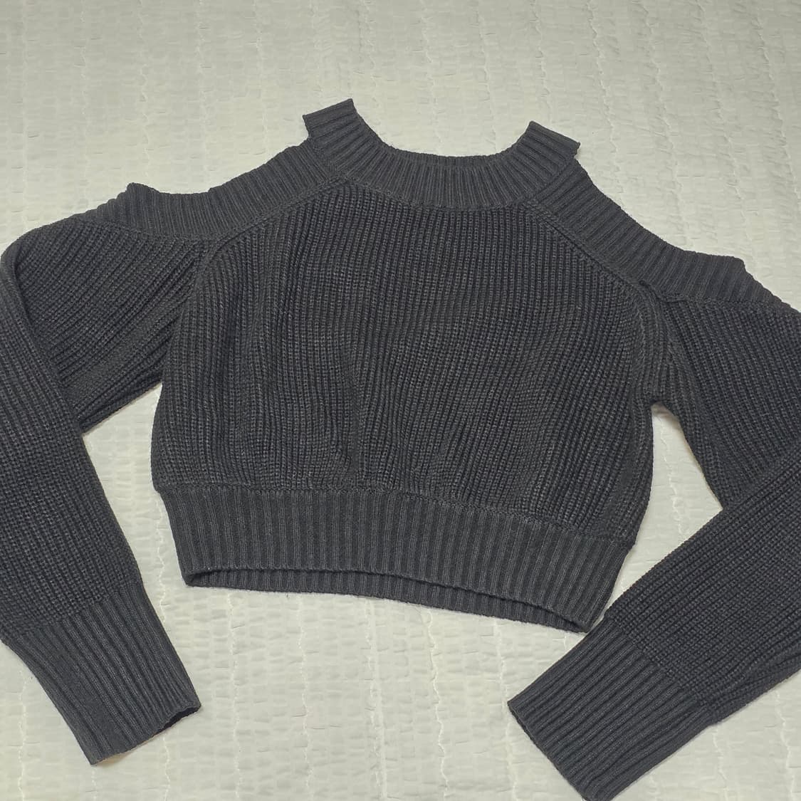 일본빈티지)블랙 오프숄더 크롭 니트스웨터 상품이미지2