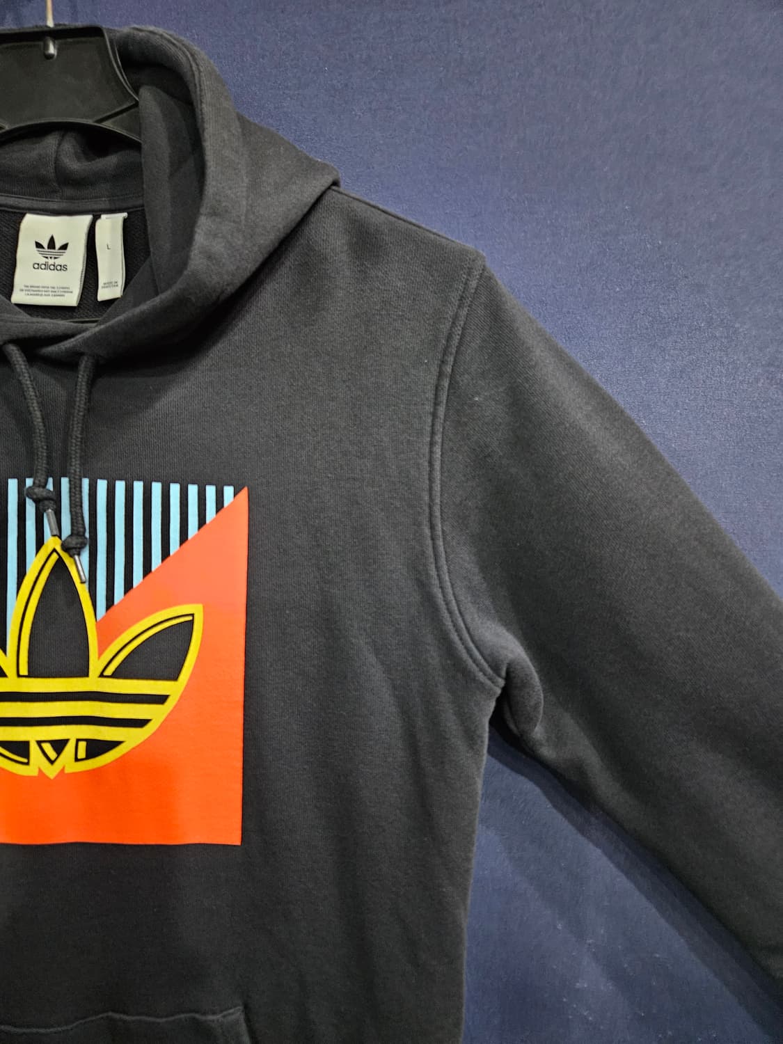 아디다스 프린팅 블랙컬러 남성 100 포켓 후드티  상품이미지4