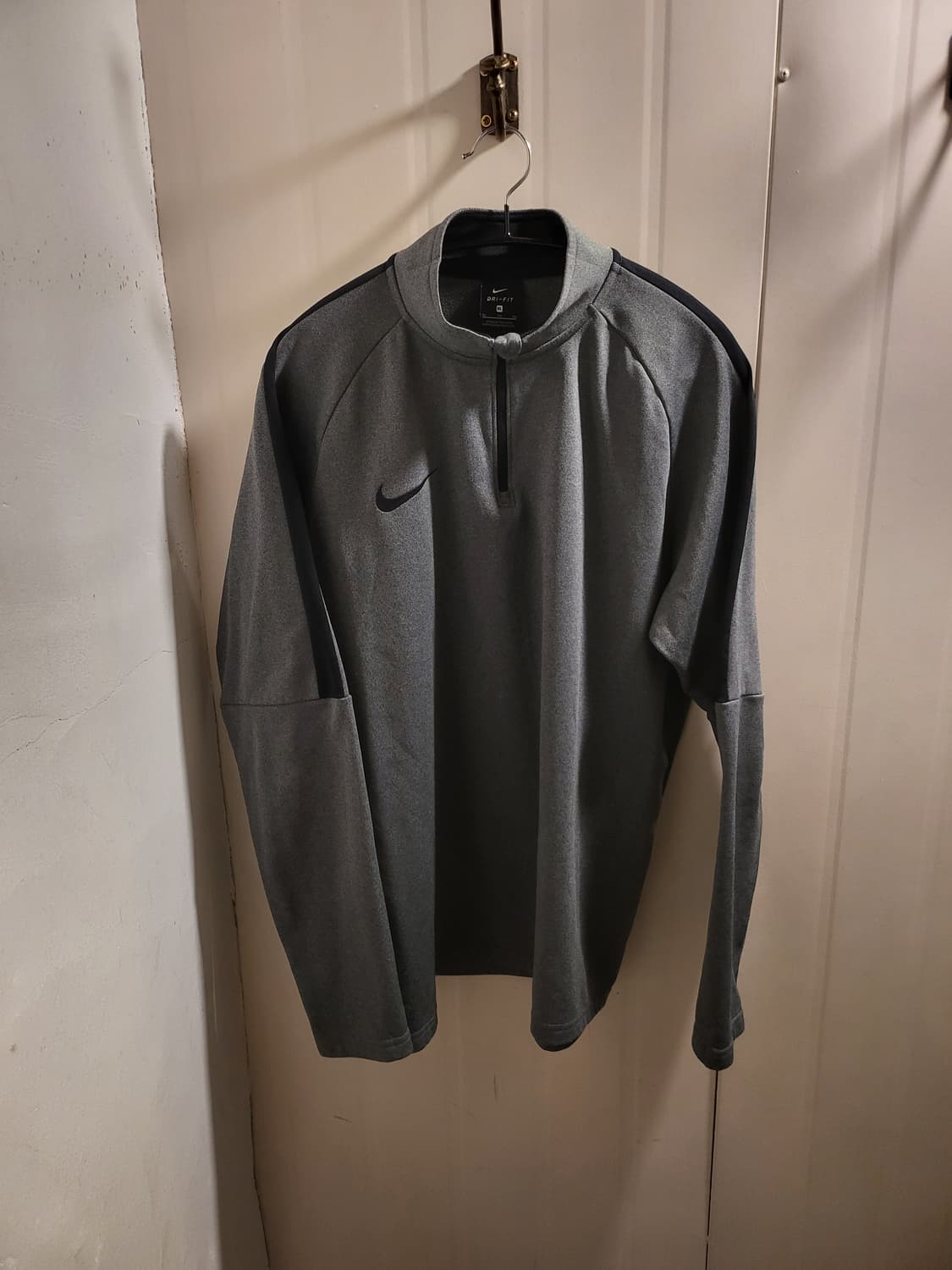 나이키 드라이핏 트레이닝 기모 상의 상품이미지1