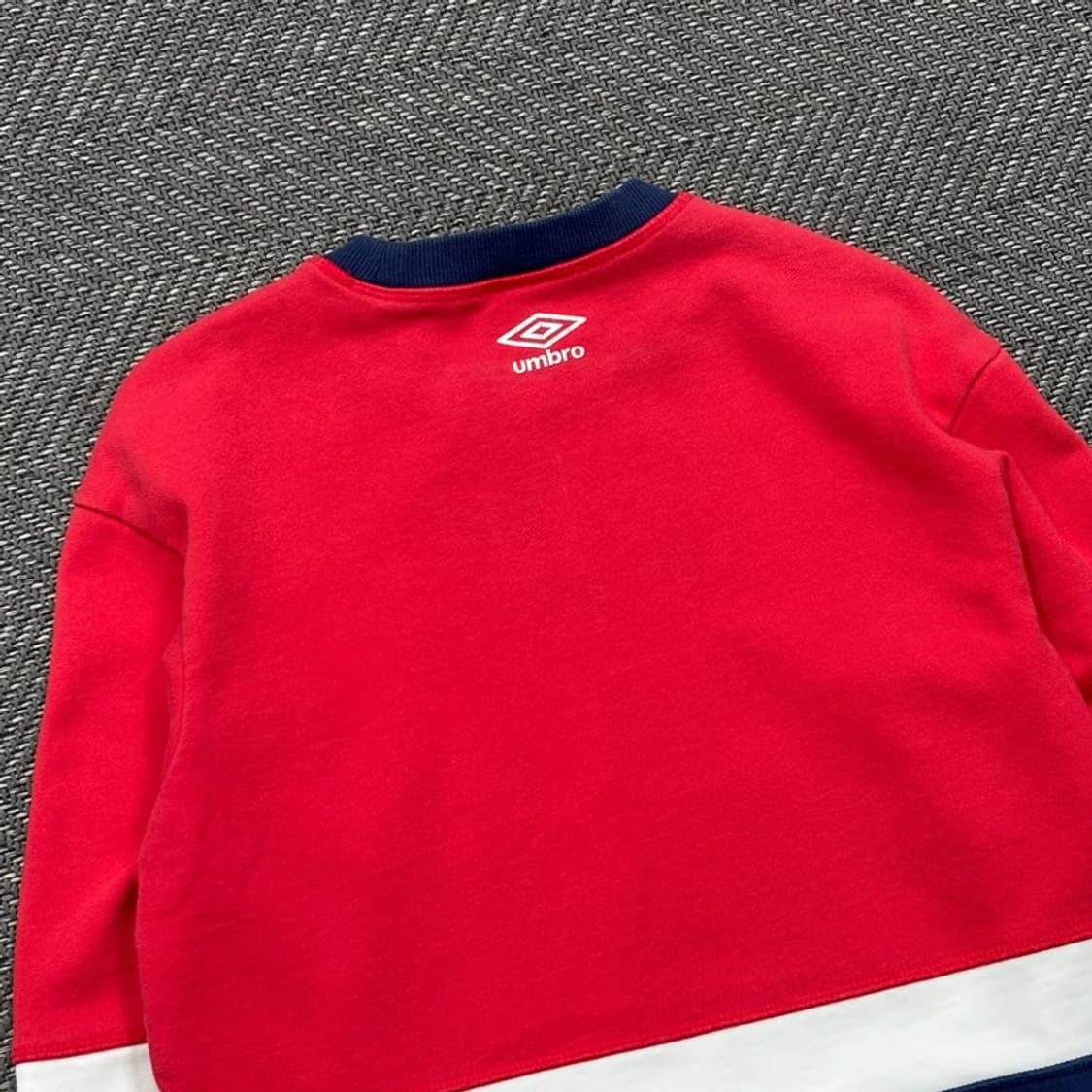 엄브로 배색 프린팅 맨투맨v0434 상품이미지5