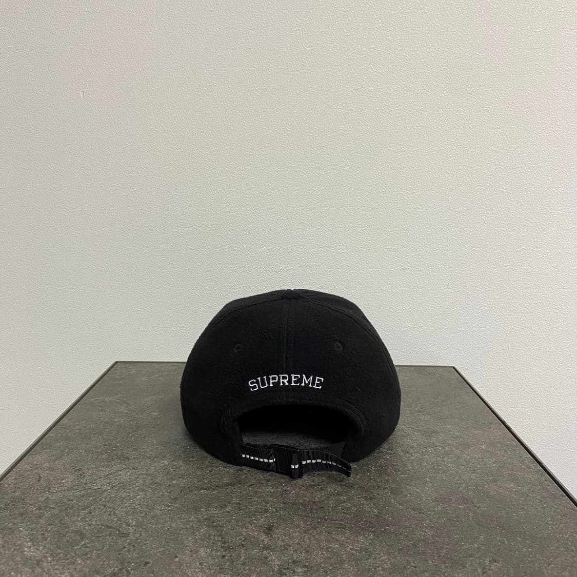 슈프림 S로고 볼캡 모자 에스로고 플리스 블랙 6패널 캡 상품이미지4