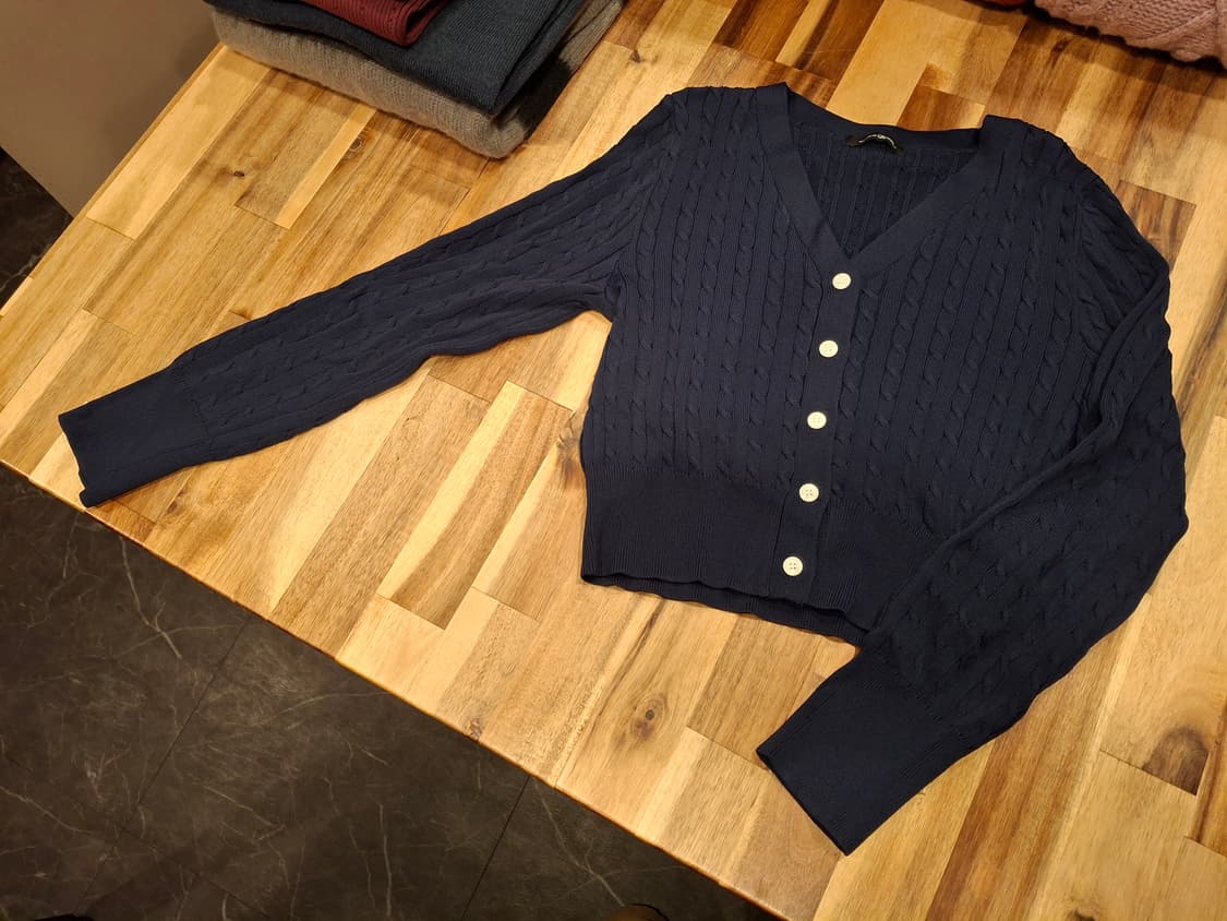 (마지막특가) 로엠 네이비 꽈배기 니트 가디건 
새상품 상품이미지2