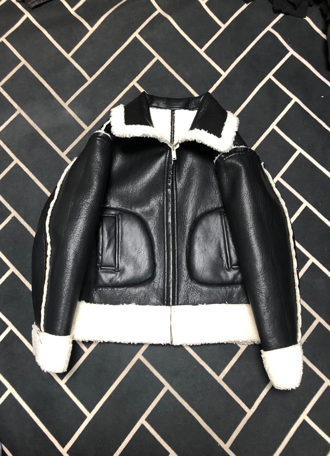 (횡재가)편집샵 리버시블 양면 무스탕/몽클레어 타임 솔리드 시스템 톰포드 상품이미지1