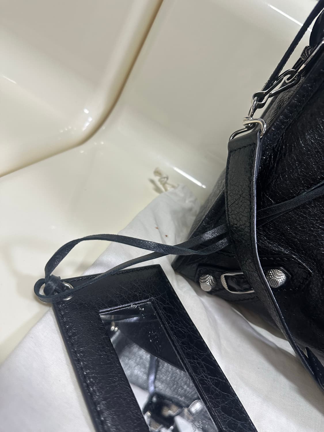 [A+ 정품] 발렌시아가 시티 모터백 미디움 블랙 상품이미지4