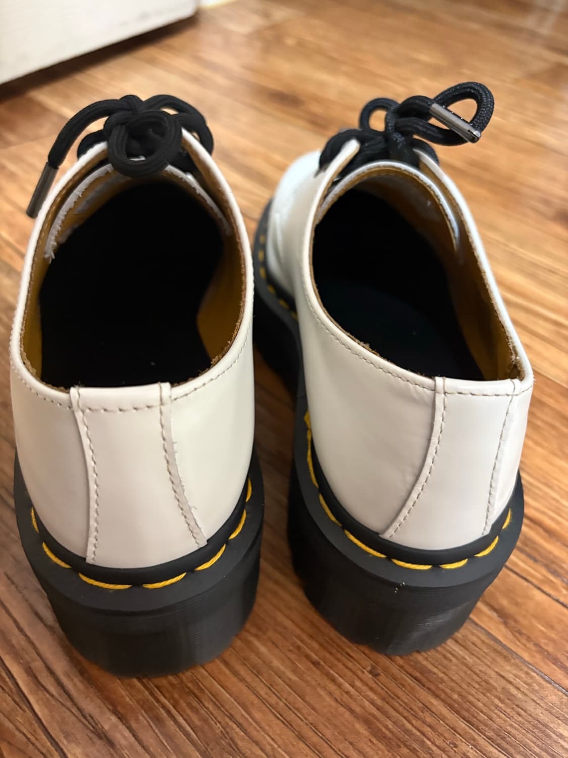 닥터마틴1461 쿼드 스무스 화이트 상품이미지7