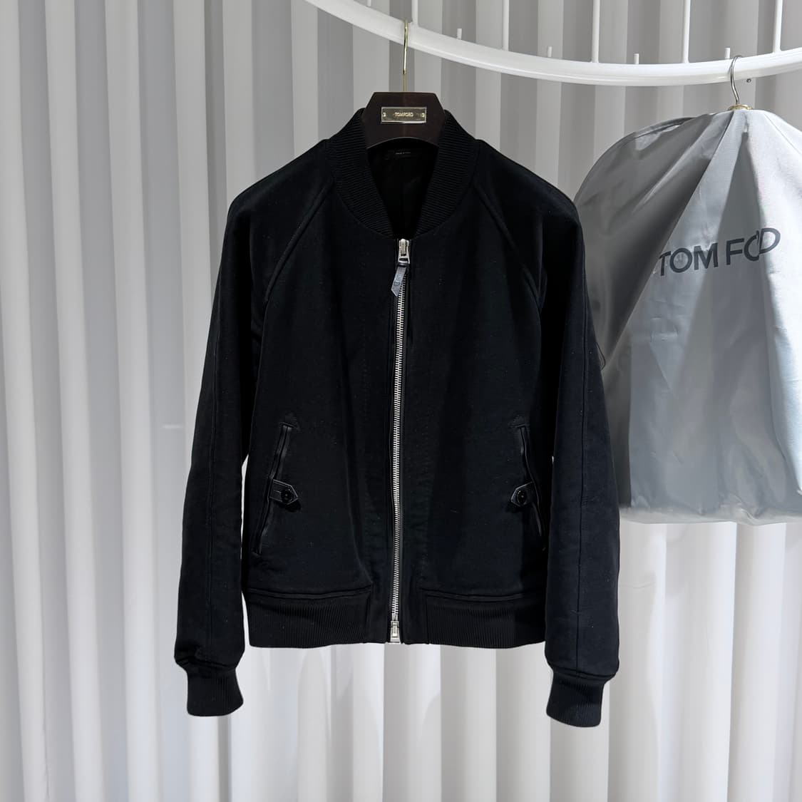 (A+/52) / 톰포드 리브드 레더 블루종 봄버 자켓 블랙 상품이미지1