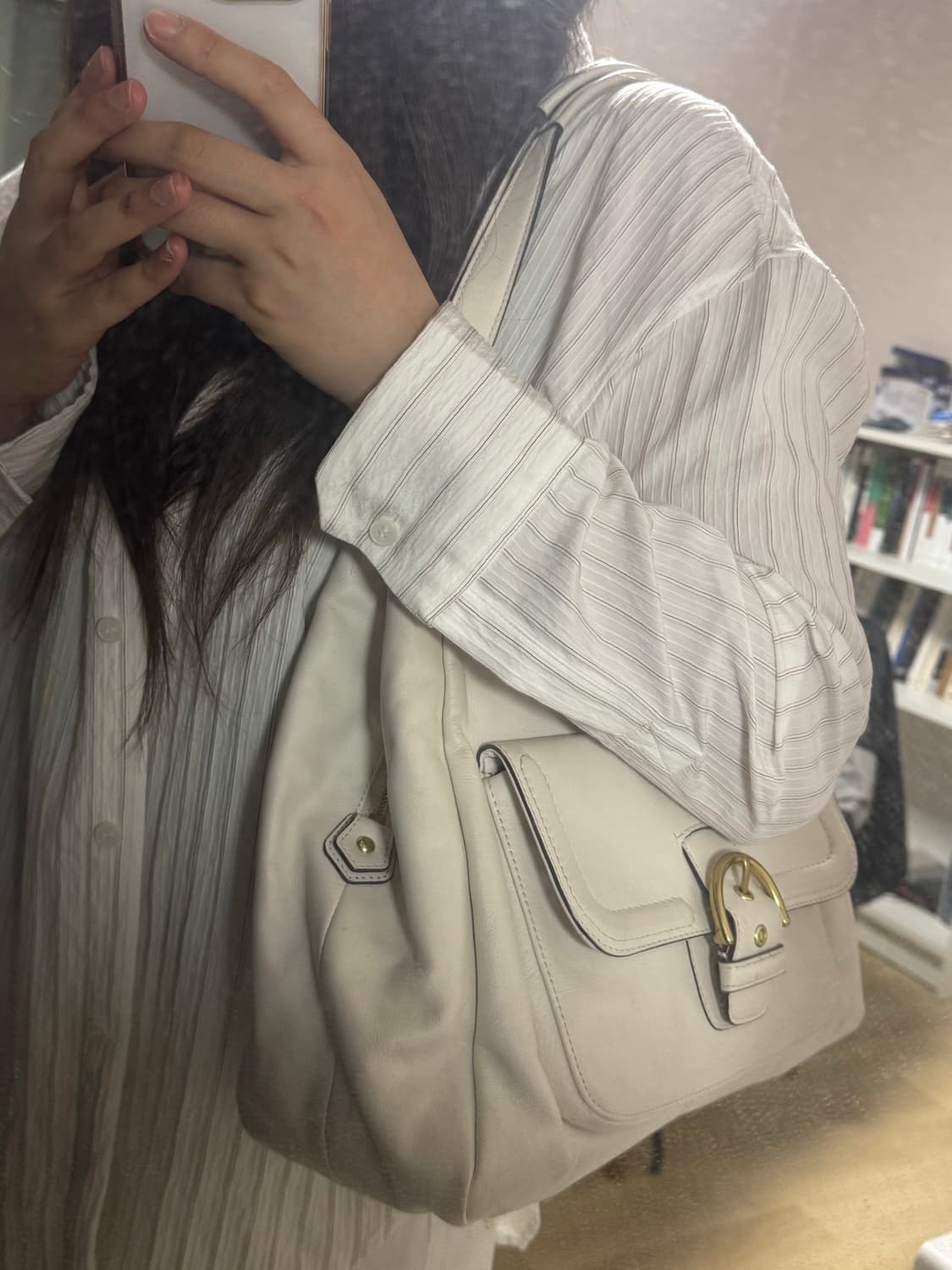 코치 화이트 레더 숄더백  상품이미지2