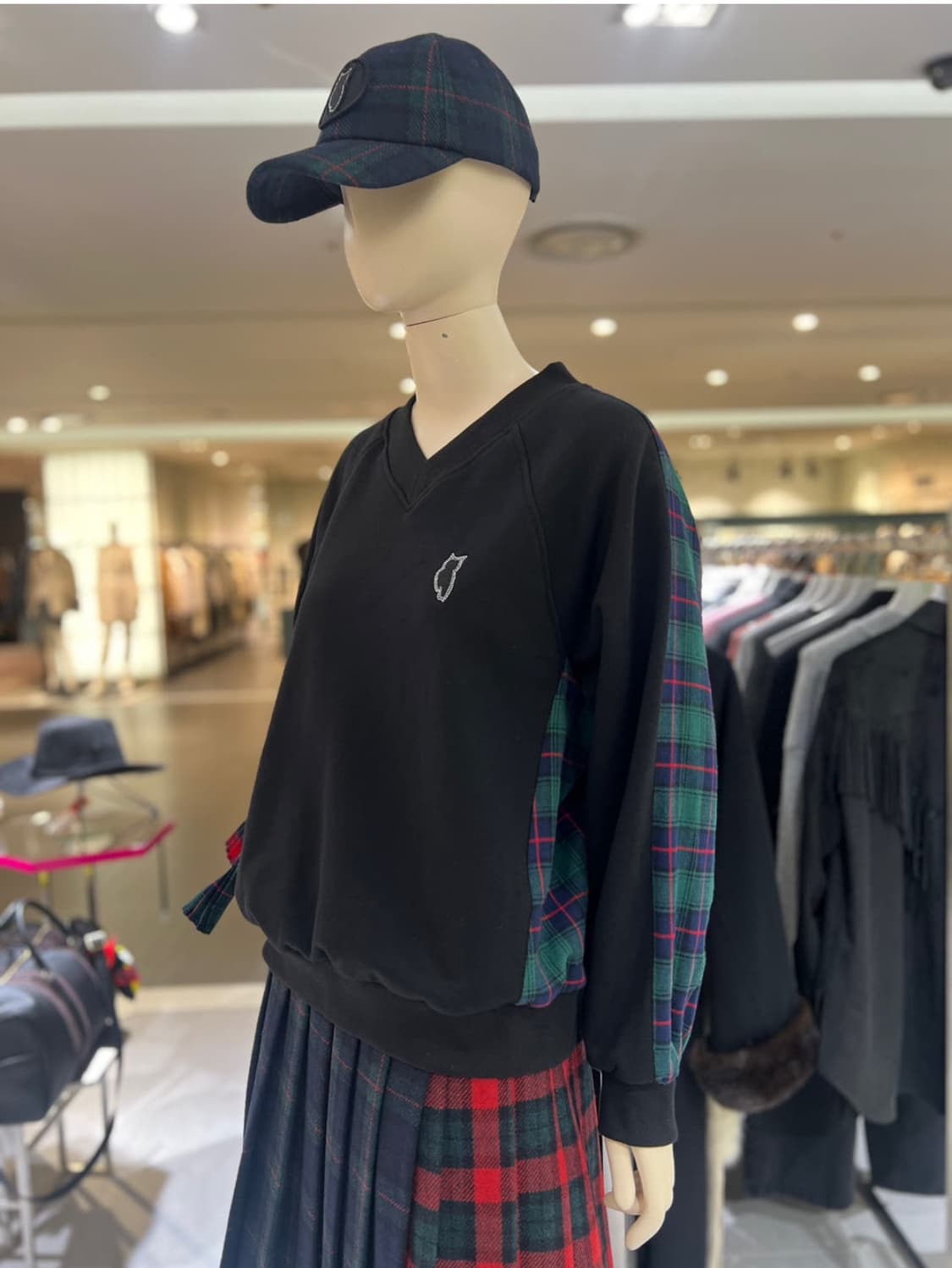 럭키슈에뜨 홀리데이 체크 맨투맨 36 상품이미지1