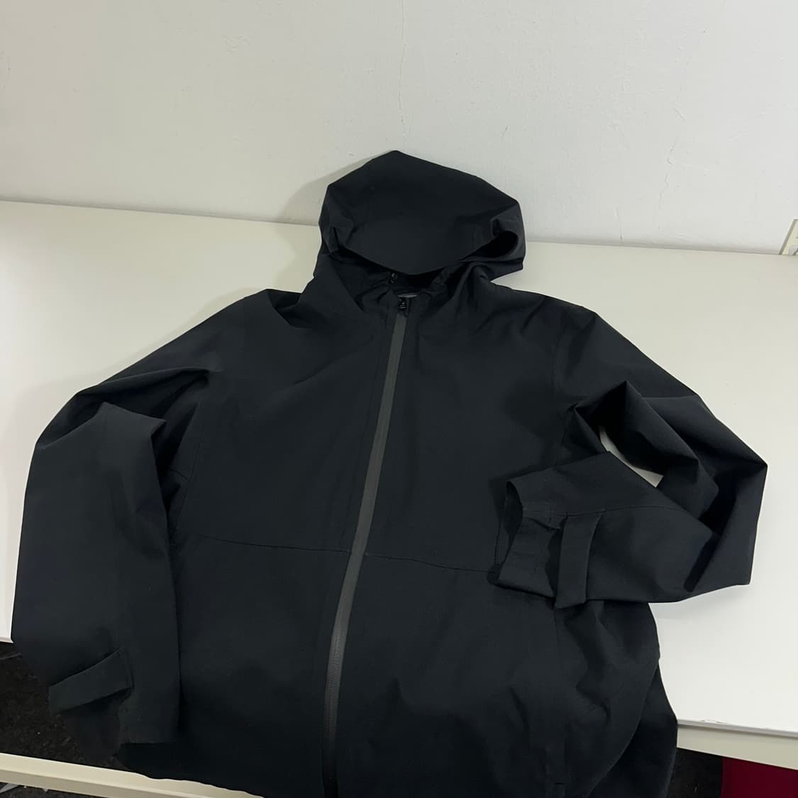 L 유니클로 블랙 후드 바람막이자켓 상품이미지1