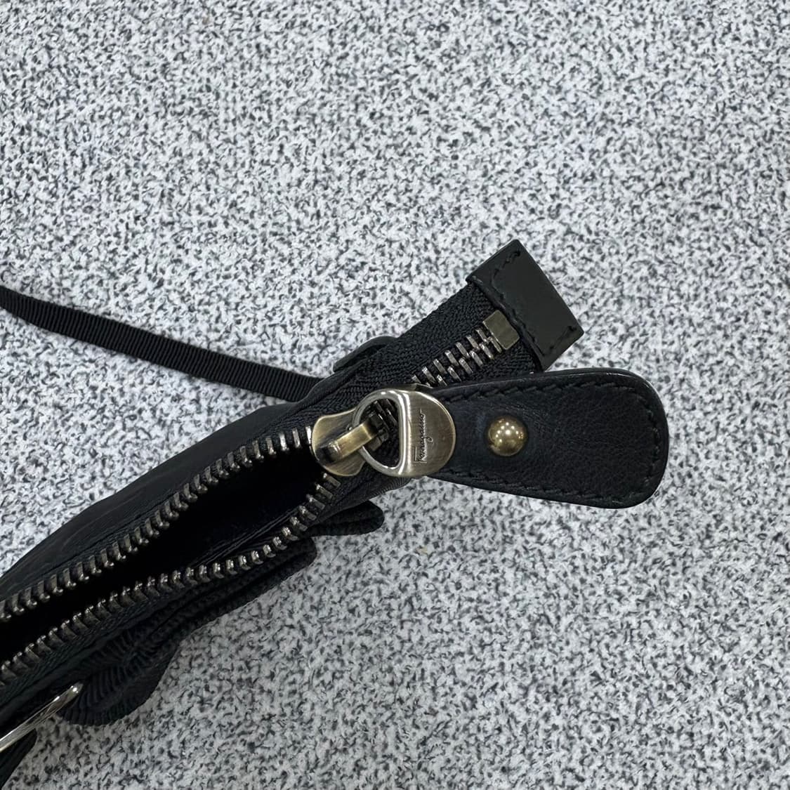 페라가모 바라 리본 숄더백 0414J 상품이미지5