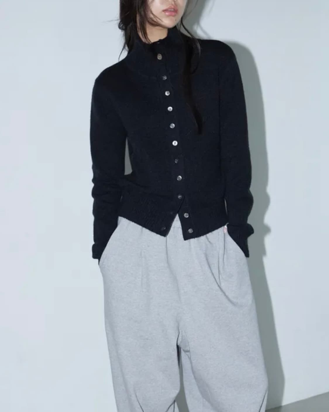 미치코런던 하이넥 버튼 가디건 블랙 상품이미지3