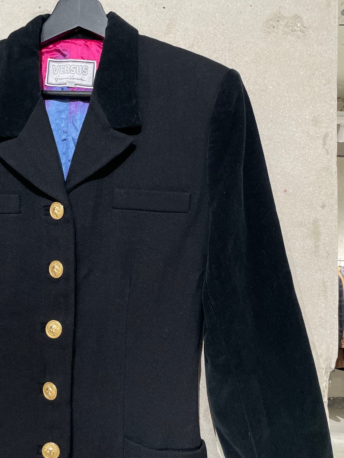 베르수스 블랙 클래식 금장버튼 코듀로이 자켓 상품이미지3