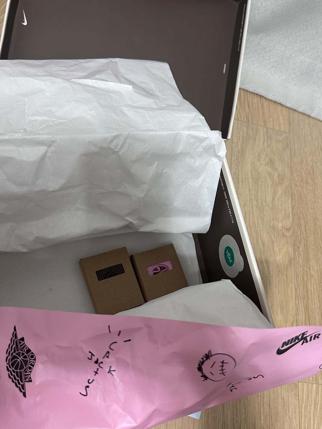 조던 트래비스 스캇 벨벳브라운 270 상품이미지7