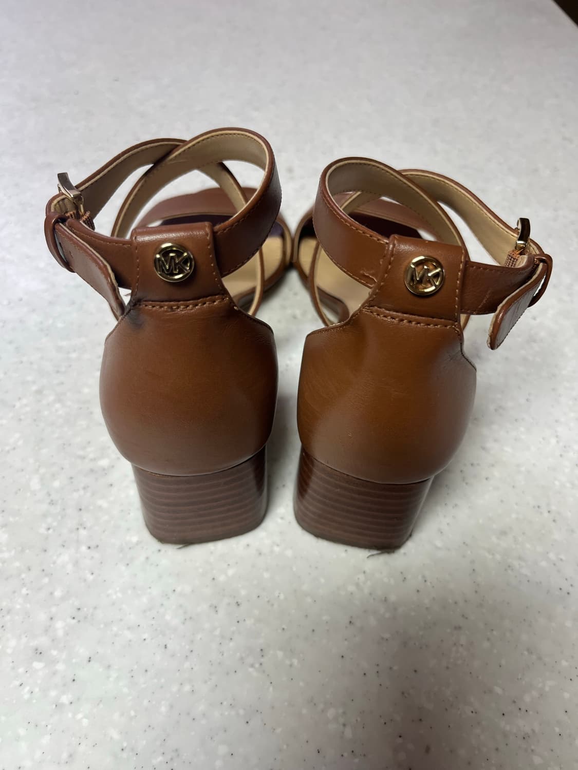 마이클 코어스 스트랩 샌들 255 상품이미지4