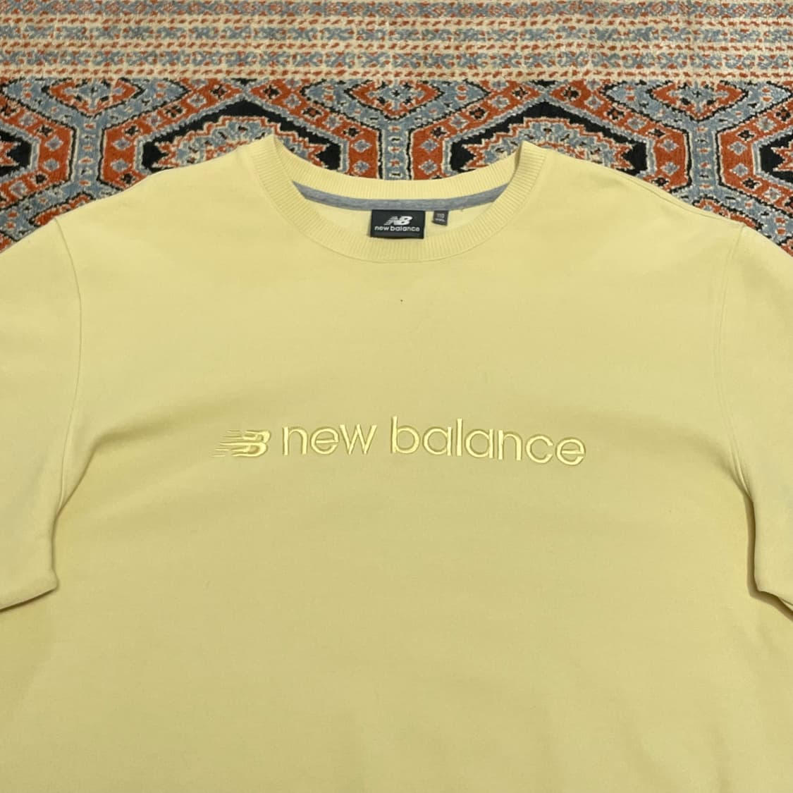 뉴발란스 스펠로고 옐로우 맨투맨 티셔츠 남성110 상품이미지2