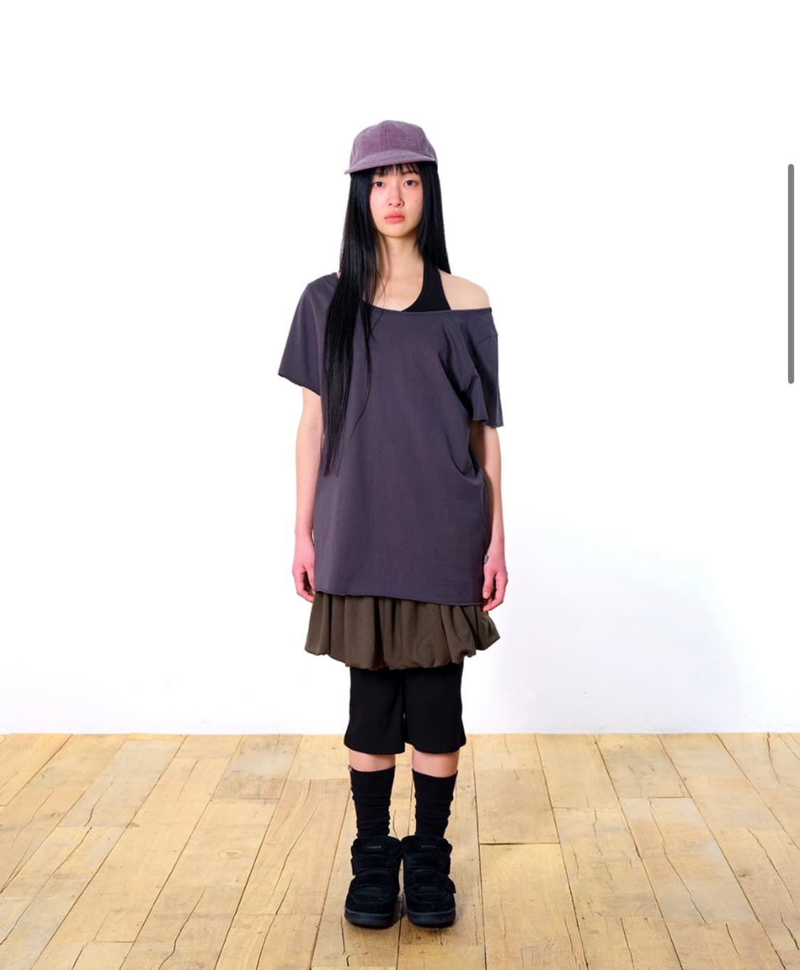 코이세이오038 루즈 오프숄더 티셔츠 차콜  상품이미지1