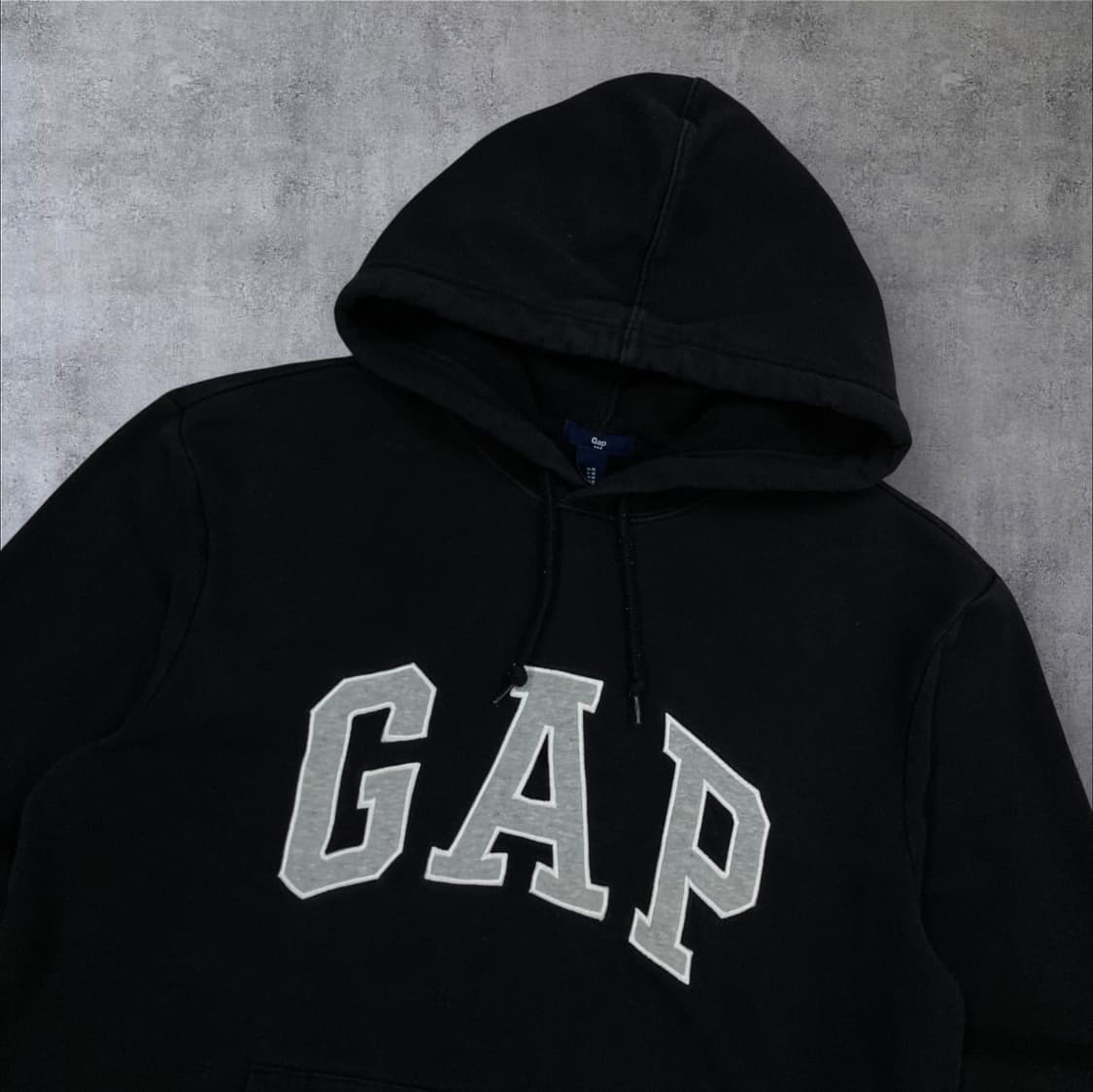 GAP 블랙 컬러 스펠아웃 빅로고 후드티 상품이미지2