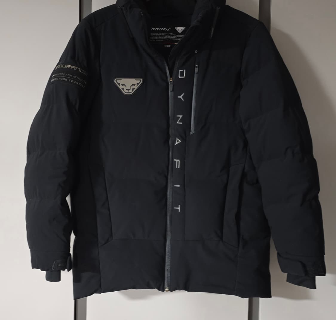 다이나핏 카본 엑스 구스다운 패딩.

싸이즈 s 90~95.  남녀공용 상품이미지2