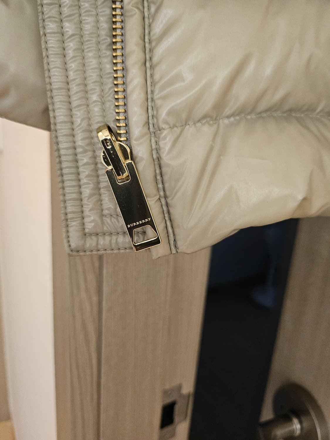 버버리 경량패딩  상품이미지4