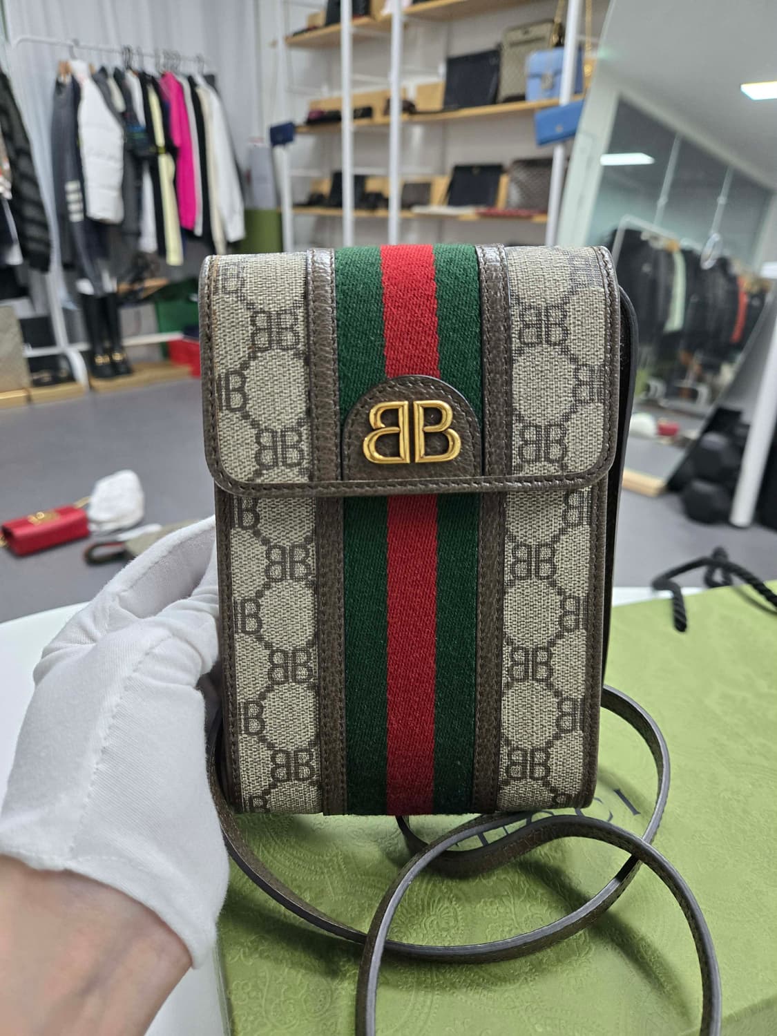 [40%할인] 구찌 발렌시아가 폰홀더백 상품이미지1