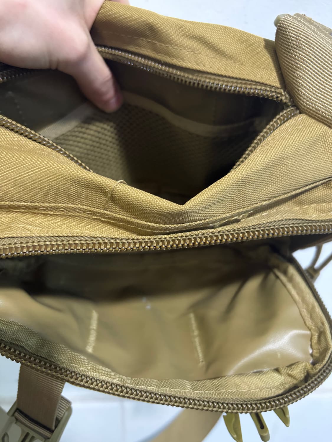 빈티지 밀리터리 카키색 크로스백 상품이미지3