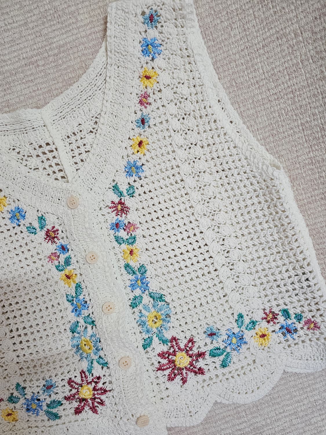 어반이즈 크로쉐니트 자수 베스트  free. 새거수준.  상품이미지3