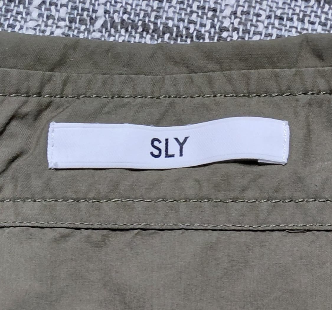 SLY(슬라이) 허리 스모크 밴딩 셔츠 블라우스 카키 / FREE 상품이미지6