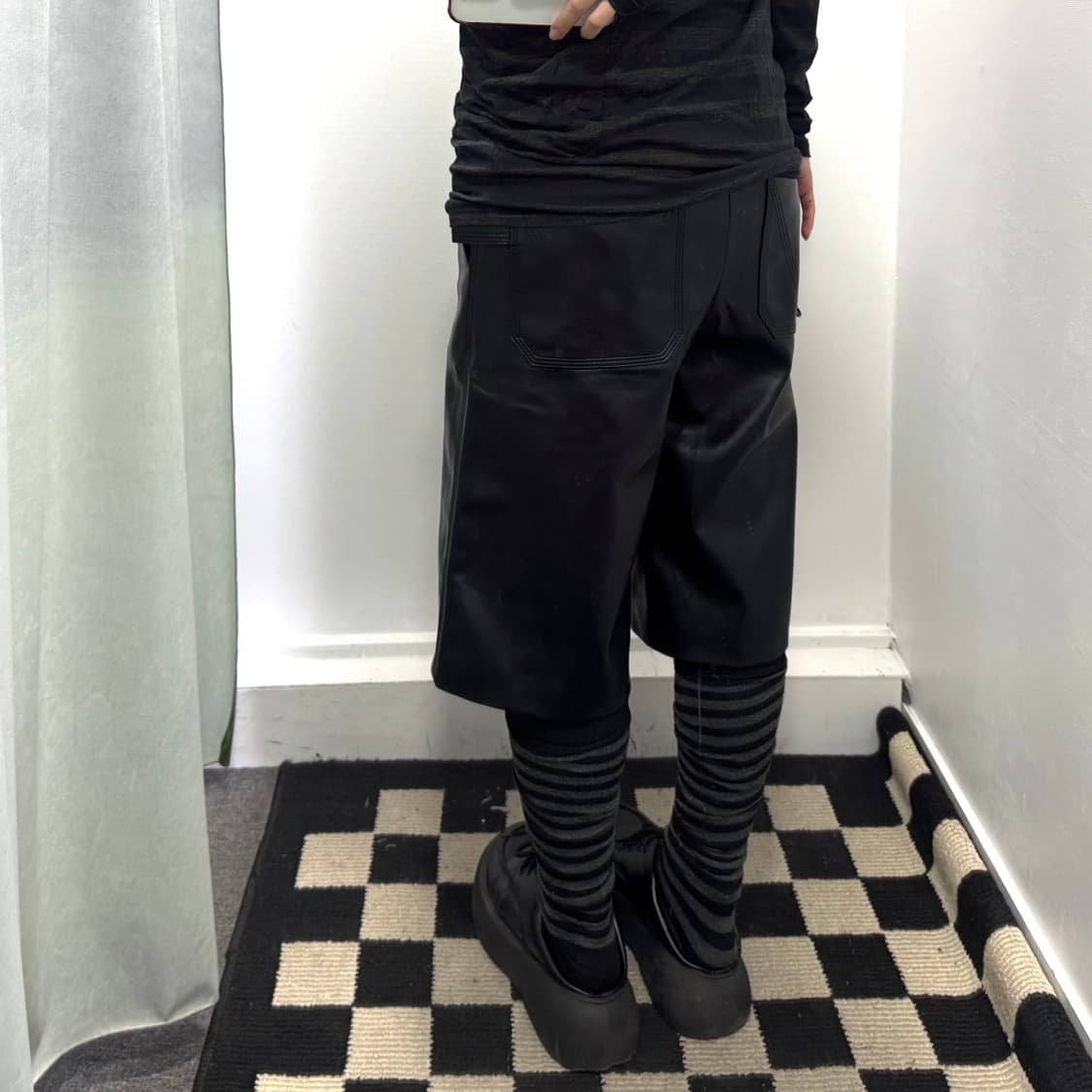 Helder 블랙 페이크레더 버뮤다 팬츠 상품이미지2