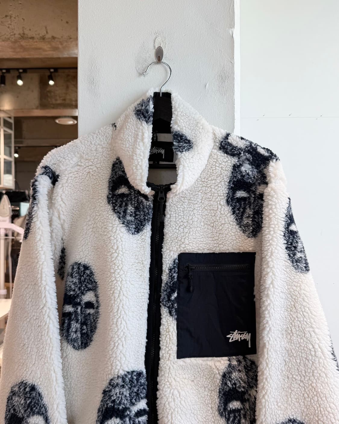 스투시 화이트 마스크 자카드 쉐르파 플리스 자켓 상품이미지3