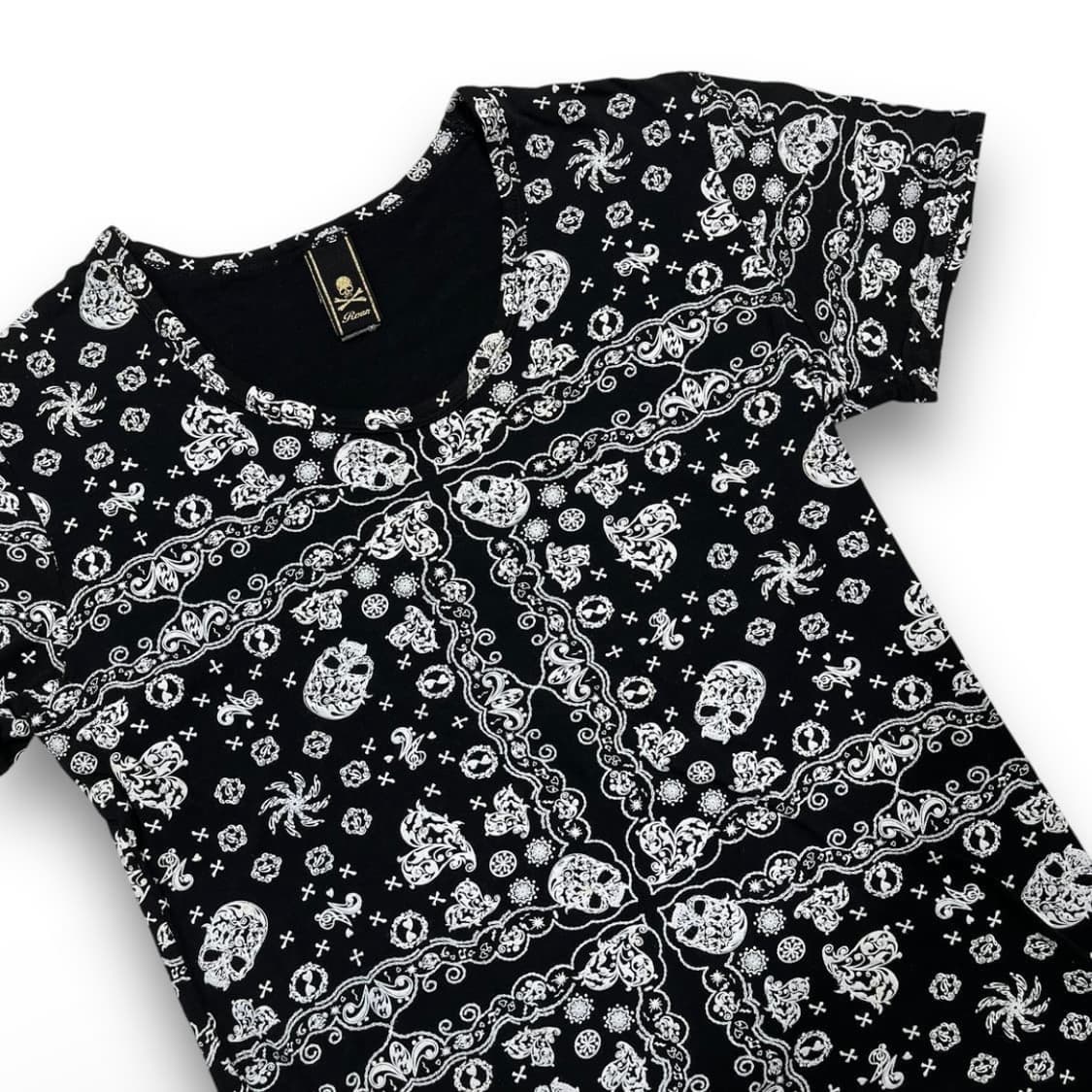 로엔 펑크 페이즐리 스컬 패턴 슬림 티셔츠 상품이미지2