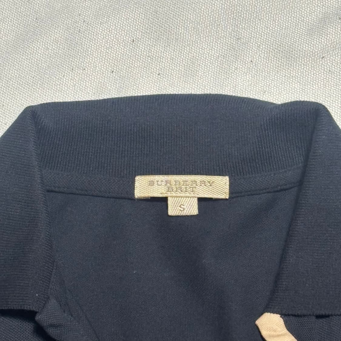 S 버버리 여성용 블랙 카라 반팔티 상품이미지4