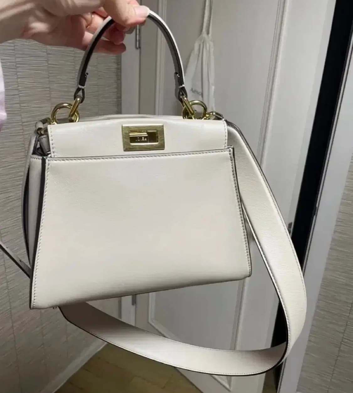 [백화점 구매] 펜디 피카부 미니 어포드 펜디 8BN244 상품이미지5