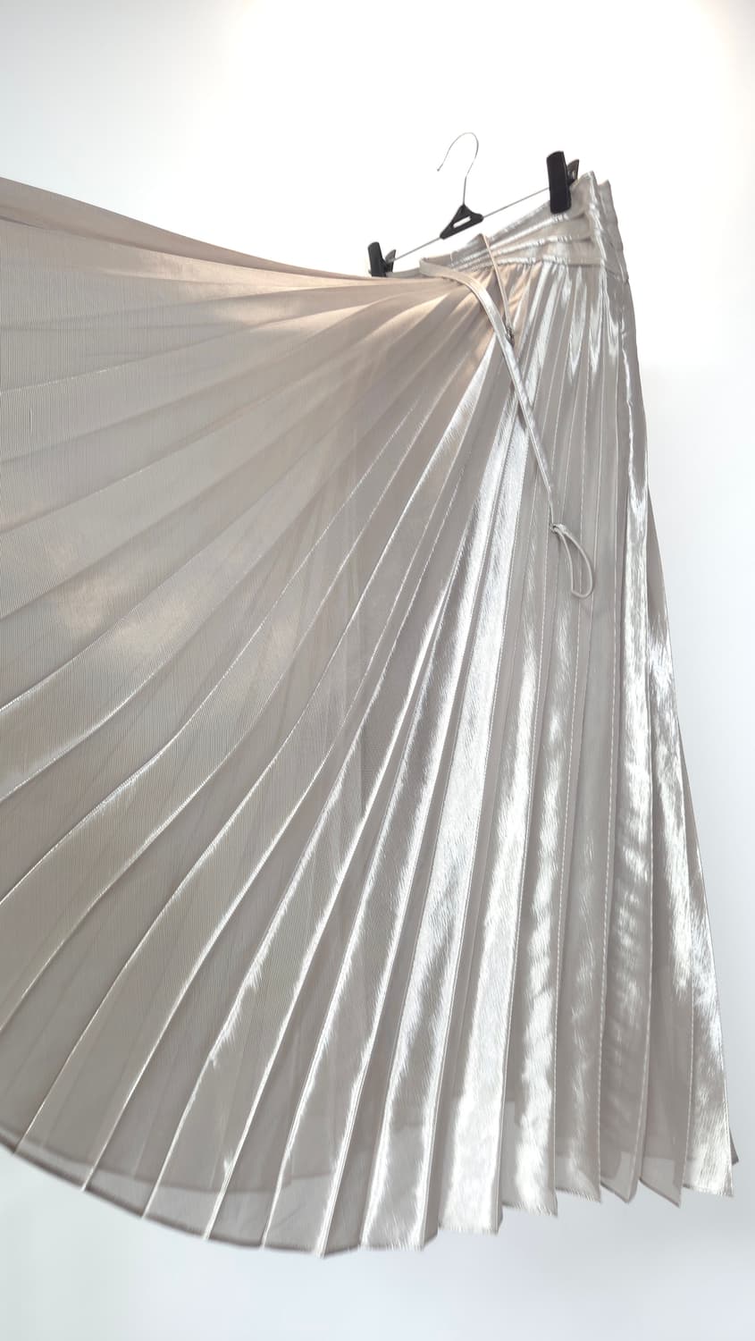 한섬 오브제 2023 아카이브 실버 샤이니 롱스커트 67-98 상품이미지4