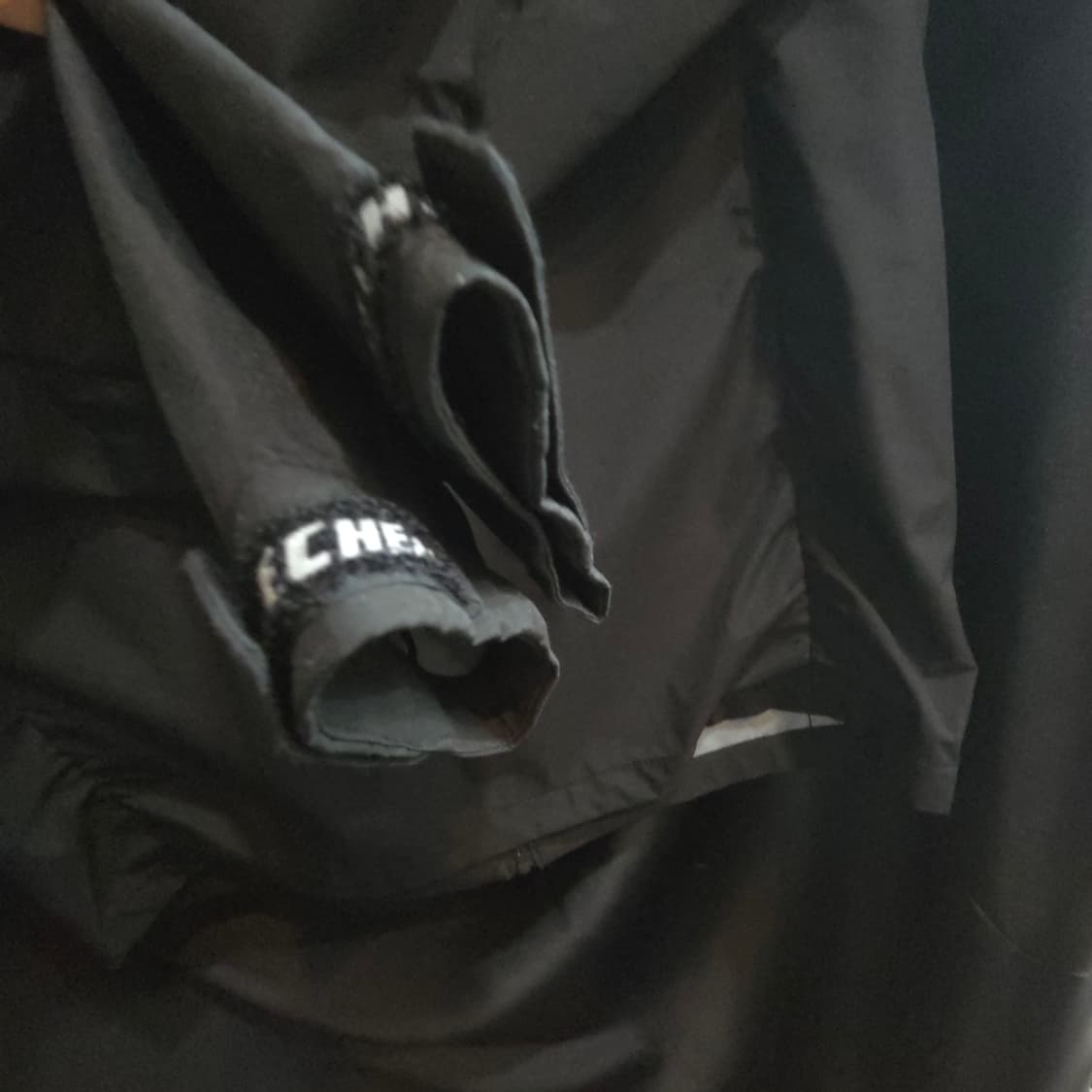 스케쳐스 블랙 후드 바람막이 자켓 상품이미지5