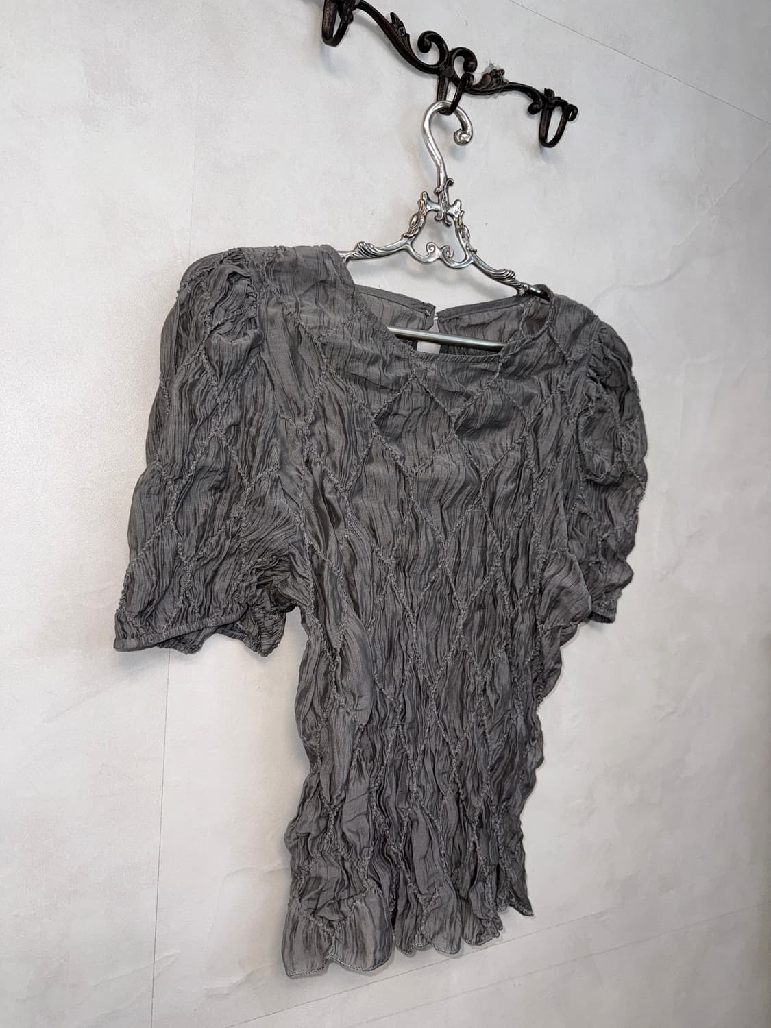 Gray diamond pleats half blouse 상품이미지2