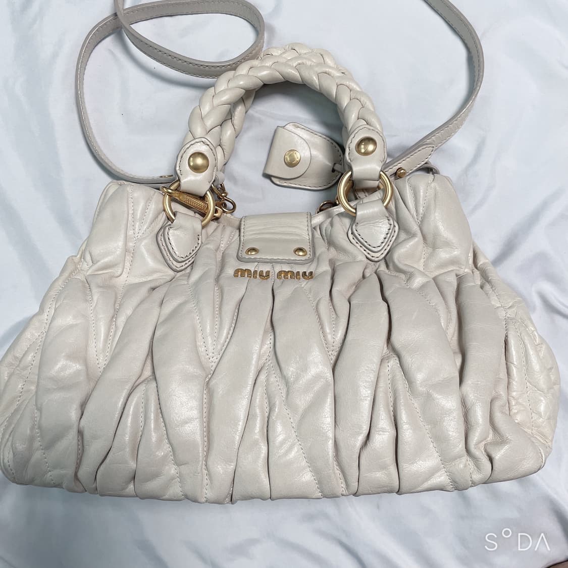 미우미우 아이보리 숄더백 상품이미지2