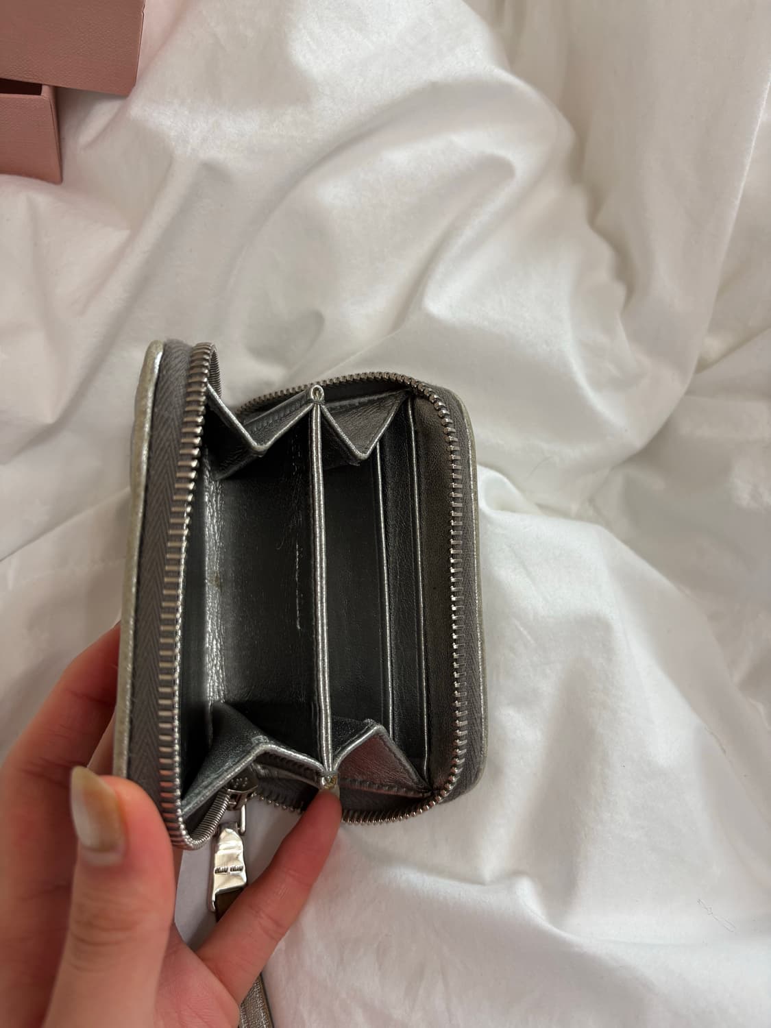 미우미우 마쎄라테 나파 지갑 지퍼돌이 실버 상품이미지6