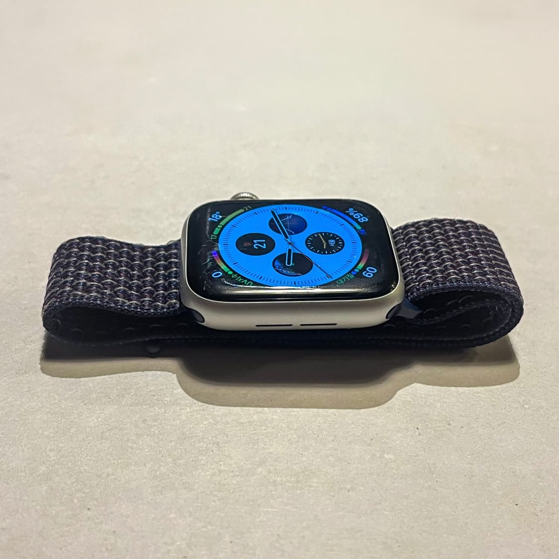 애플워치 4 셀룰러+GPS 44mm 실버 모델 A급 상품이미지2