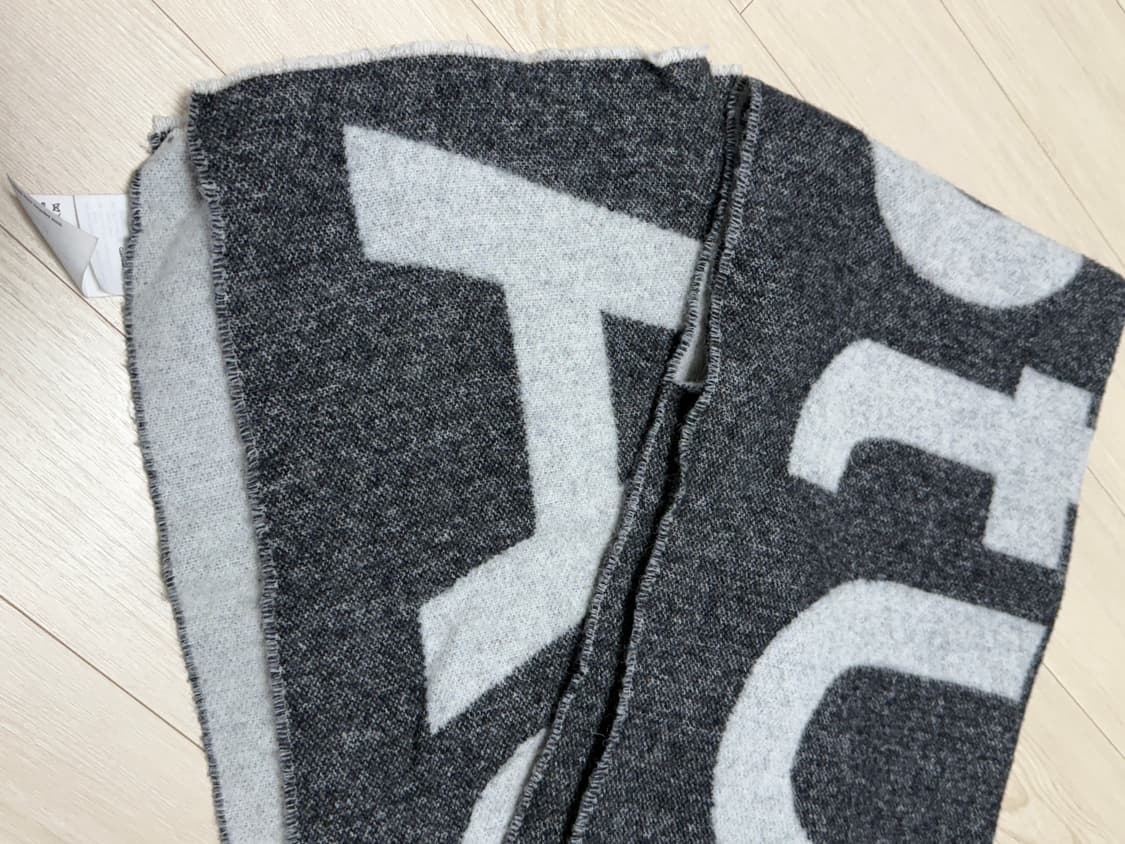 아크네스튜디오 로고 자카드 목도리 블랙 상품이미지4