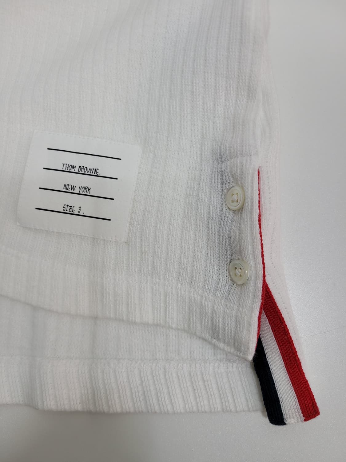 톰브라운 삼선 스트라이프 커프 폴로 반팔 티셔츠 / 남 3사이즈 화이트
 상품이미지7