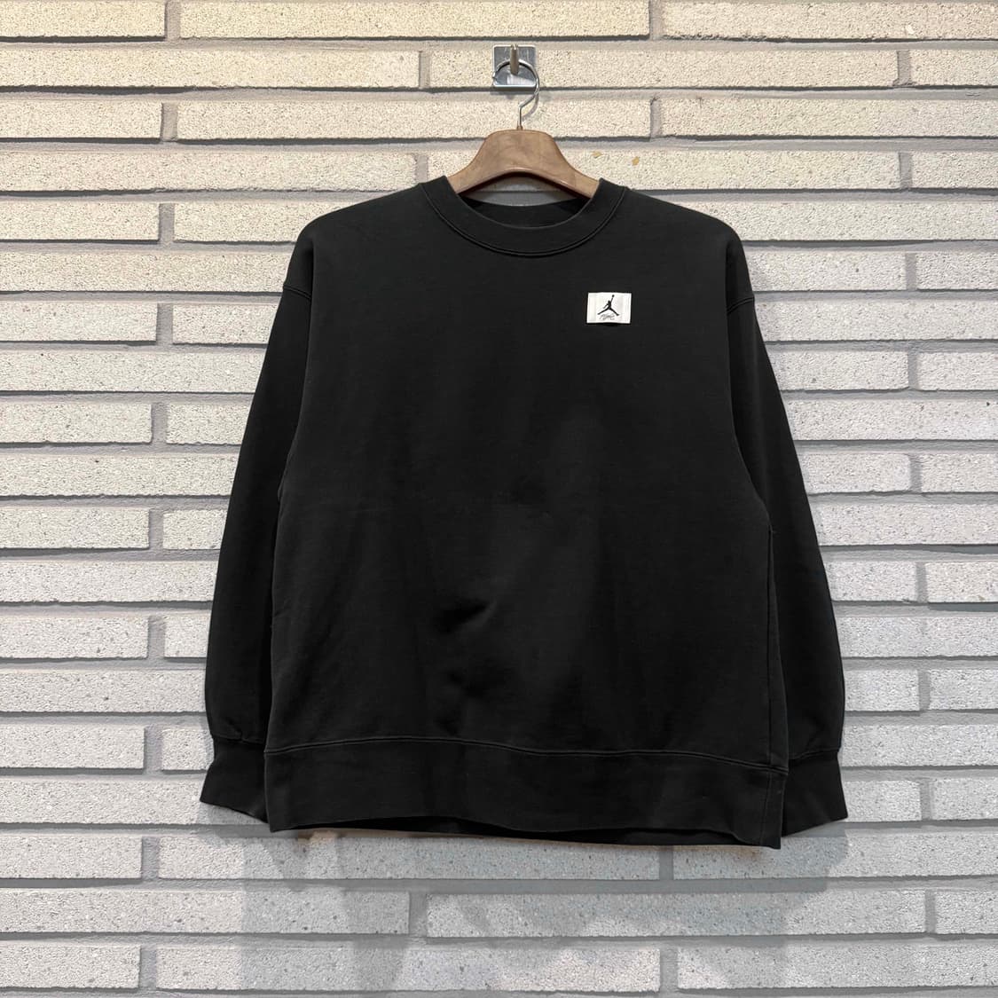 조던 라벨 패치 로고 맨투맨 블랙 컬러 상품이미지1